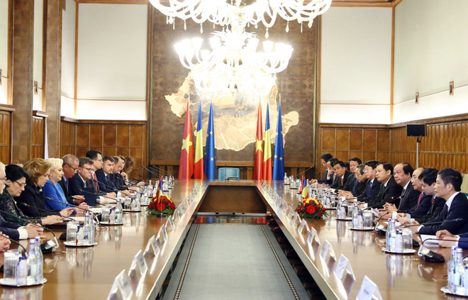 罗马尼亚总理登奇勒为越南政府总理阮春福举行欢迎仪式 ảnh 4 罗马尼亚总理登奇勒为越南政府总理阮春福举行欢迎仪式 ảnh 4