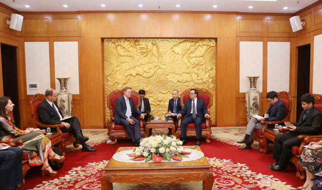 越共中央对外部部长黄平君会见德国图林根州州长拉梅劳 ảnh 2