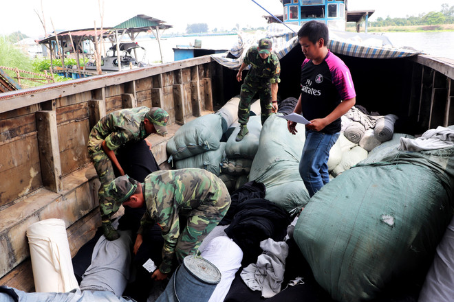 安江省一夜连破三起走私案 ảnh 2