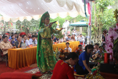 第二次清化省越南人三府祀母信仰节热闹举行 ảnh 2 第二次清化省越南人三府祀母信仰节热闹举行 ảnh 2