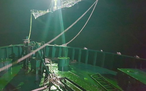 越南破获一起海上汽油走私案 当场抓获犯罪嫌疑人7名 ảnh 1 越南破获一起海上汽油走私案 当场抓获犯罪嫌疑人7名 ảnh 1