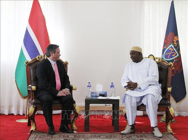 越南驻冈比亚大使范国柱向冈比亚总统递交国书 ảnh 2 越南驻冈比亚大使范国柱向冈比亚总统递交国书 ảnh 2