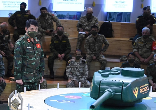 越南人民军坦克参赛队将采取红色涂装的坦克参加比赛 ảnh 1