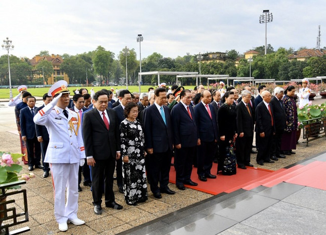 组图:胡志明主席诞辰130周年庆典在河内隆重举行 ảnh 3 组图:胡志明主席诞辰130周年庆典在河内隆重举行 ảnh 3