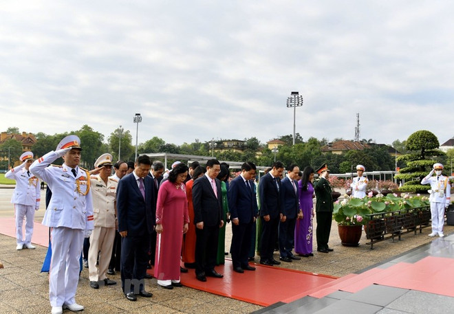 组图:胡志明主席诞辰130周年庆典在河内隆重举行 ảnh 4 组图:胡志明主席诞辰130周年庆典在河内隆重举行 ảnh 4