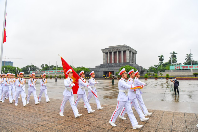 组图:越南举行降半旗仪式 对原越共中央总书记黎可漂致哀 ảnh 12 组图:越南举行降半旗仪式 对原越共中央总书记黎可漂致哀 ảnh 12