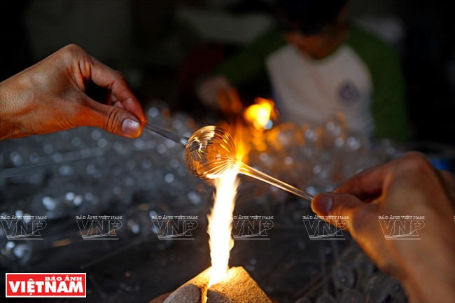 河内市常信县的玻璃吹制业 ảnh 1