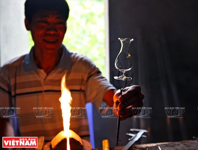 河内市常信县的玻璃吹制业 ảnh 6