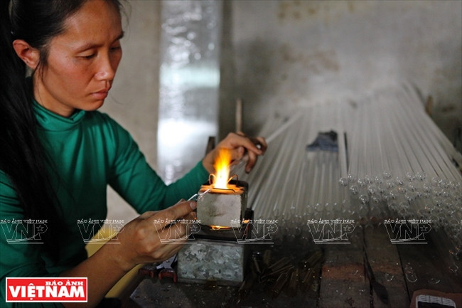 河内市常信县的玻璃吹制业 ảnh 11