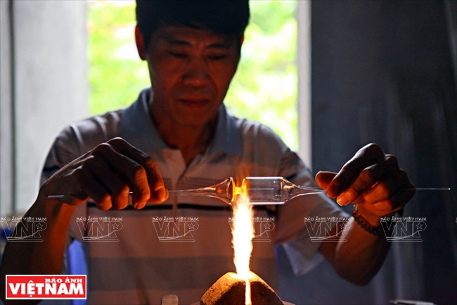 河内市常信县的玻璃吹制业 ảnh 4