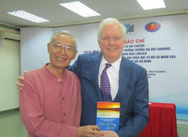 东海问题研究专家为捍卫祖国海洋海岛主权贡献力量 ảnh 1 东海问题研究专家为捍卫祖国海洋海岛主权贡献力量 ảnh 1