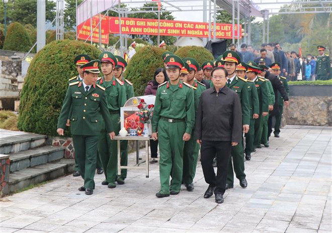 奠边省为在老牺牲的越南志愿军烈士举行追悼会和安葬仪式 ảnh 1 奠边省为在老牺牲的越南志愿军烈士举行追悼会和安葬仪式 ảnh 1