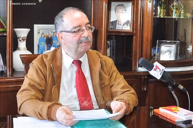 “河内-空中奠边府”大捷50周年:阿尔及利亚学者突出越南人民的团结和英勇精神 ảnh 1 “河内-空中奠边府”大捷50周年:阿尔及利亚学者突出越南人民的团结和英勇精神 ảnh 1