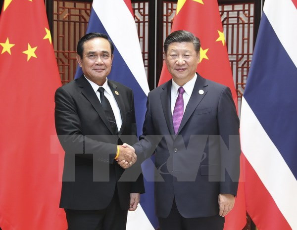 泰中两国领导人承诺进一步深化合作 ảnh 1