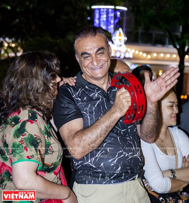 胡志明市街头表演秀 ảnh 7