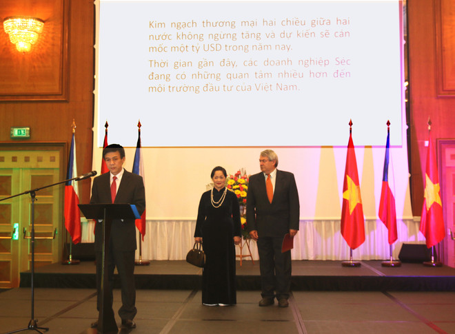 越南驻外大使馆纷纷举行国庆招待会 热烈 庆祝国庆72周年 ảnh 5