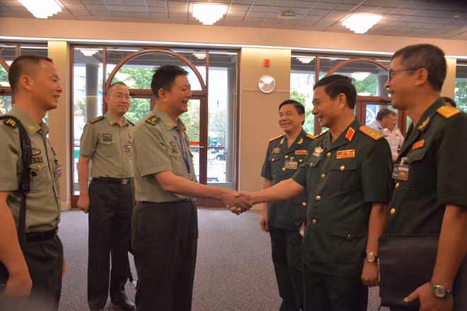 越南人民军总参谋长在第20届亚太国防军司令会议期间举行一系列双边活动 ảnh 2