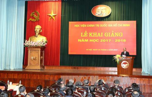 越南政府总理阮春福出席胡志明国家政治学院开学典礼 ảnh 1 越南政府总理阮春福出席胡志明国家政治学院开学典礼 ảnh 1