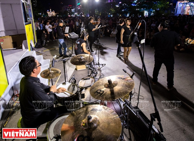 胡志明市街头表演秀 ảnh 3
