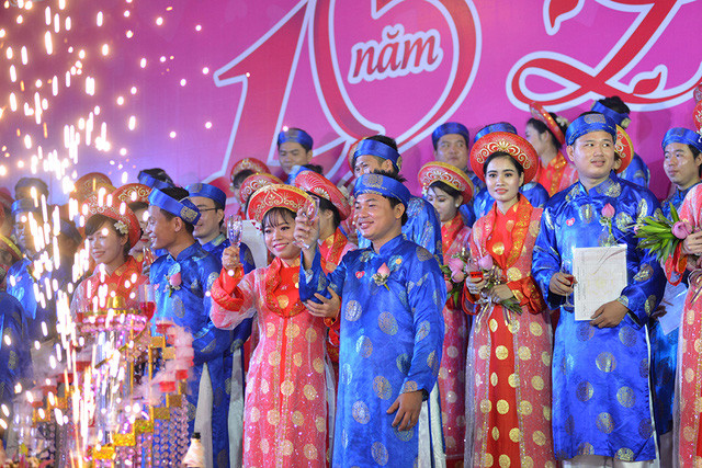 胡志明市100对青年工人集体婚礼在国庆日举行 ảnh 3