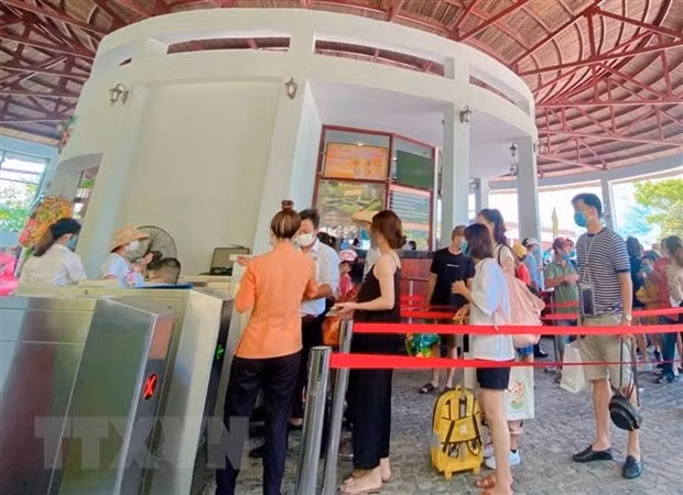 岘港市公布满足迎接外国游客条件的17个服务提供单位 ảnh 2 岘港市公布满足迎接外国游客条件的17个服务提供单位 ảnh 2