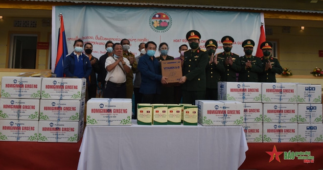 越老军医：为两国2000多名边民开展免费体检 ảnh 2