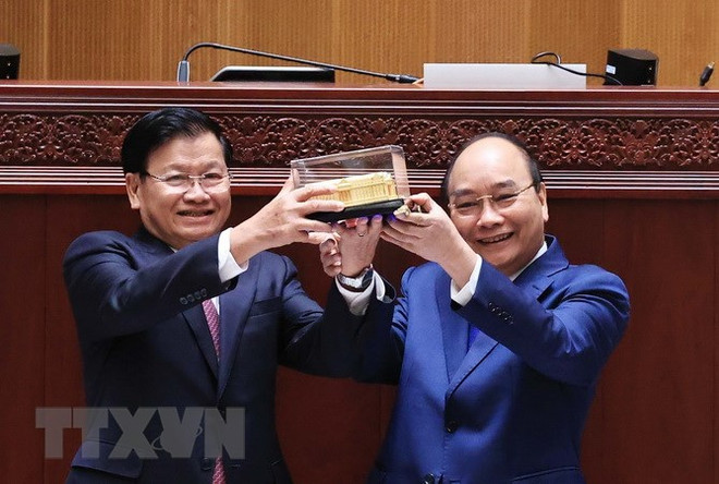 越南党和国家领导人向老挝党和国家领导人致国庆贺电 ảnh 1 越南党和国家领导人向老挝党和国家领导人致国庆贺电 ảnh 1