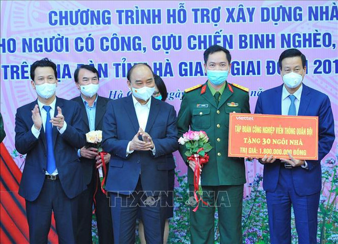 越南国家主席阮春福出席河江省贫困户住房救助工作总结会议 ảnh 1 越南国家主席阮春福出席河江省贫困户住房救助工作总结会议 ảnh 1