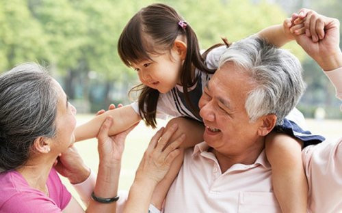 携手关爱老年人 发挥老年人作用 ảnh 1 携手关爱老年人 发挥老年人作用 ảnh 1