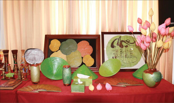 干莲花工艺品——富有越南文化艺术价值的纪念品 ảnh 1 干莲花工艺品——富有越南文化艺术价值的纪念品 ảnh 1