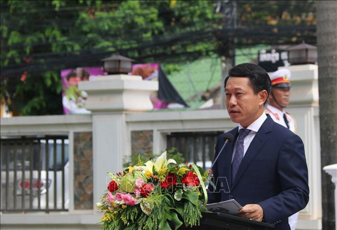 老挝举行东盟会旗升旗仪式 庆祝东盟成立52周年 ảnh 1 老挝举行东盟会旗升旗仪式 庆祝东盟成立52周年 ảnh 1