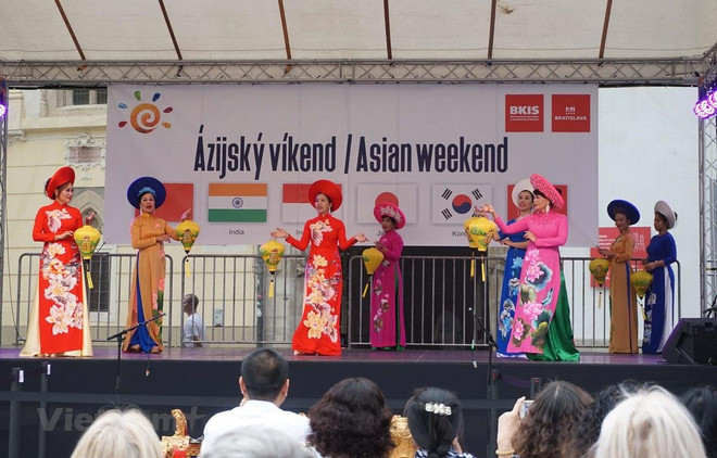 充满越南特色的“ASIAN WEEKEND 2019”文化节在斯洛伐克举行 ảnh 1