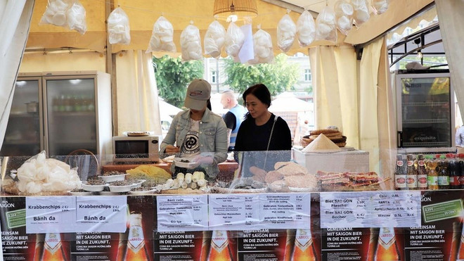 富有越南传统文化特色的啤酒空间亮相柏林国际啤酒节 ảnh 1