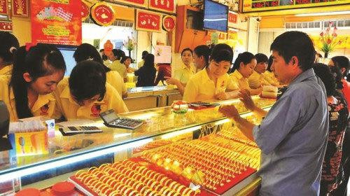 8月8日越南黄金价格超过4200万越盾 ảnh 1