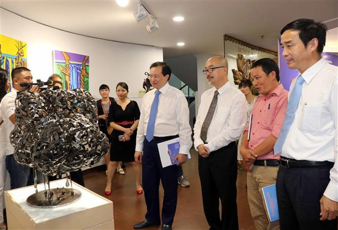 首届国际美术创作及交流展览活动在岘港市开幕 ảnh 3 首届国际美术创作及交流展览活动在岘港市开幕 ảnh 3