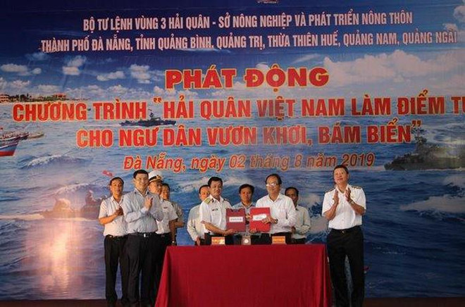 “越南海军是渔民远海捕捞的靠山”活动启动 ảnh 2 “越南海军是渔民远海捕捞的靠山”活动启动 ảnh 2