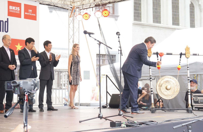 充满越南特色的“ASIAN WEEKEND 2019”文化节在斯洛伐克举行 ảnh 2