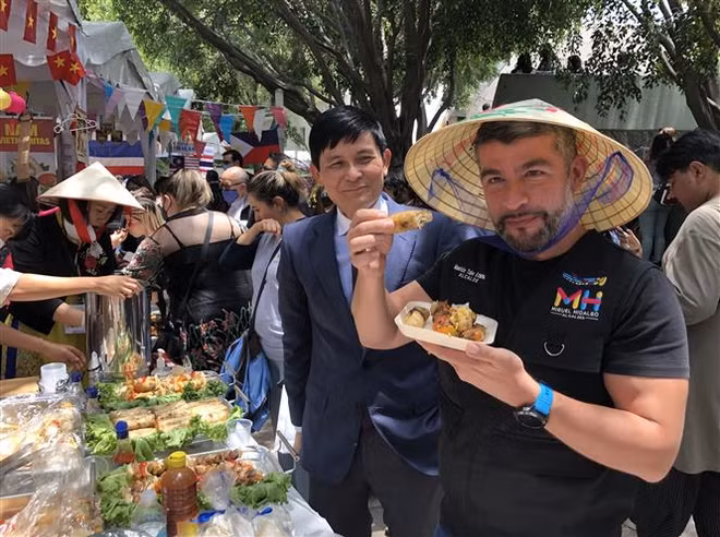 东盟成立55周年:东盟各国驻外国外交使团举行多项庆祝活动 ảnh 2 东盟成立55周年:东盟各国驻外国外交使团举行多项庆祝活动 ảnh 2