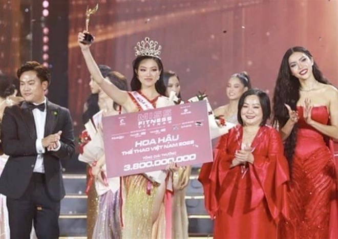 佳丽段秋水摘得2022年越南体育小姐桂冠 ảnh 1