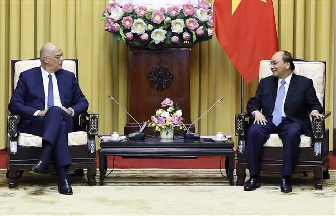 越南国家主席阮春福会见希腊外长尼科斯 ảnh 1 越南国家主席阮春福会见希腊外长尼科斯 ảnh 1