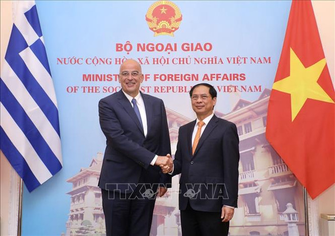 越南外交部长裴青山与希腊外长尼科斯举行会谈 ảnh 1 越南外交部长裴青山与希腊外长尼科斯举行会谈 ảnh 1
