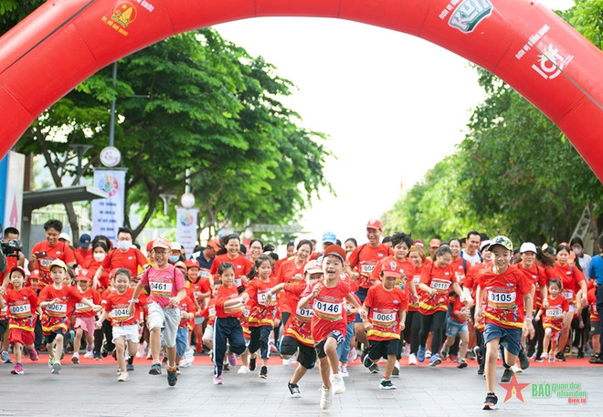 全国3000名儿童将参加在胡志明市举行的“Lof Kun快乐跑”比赛 ảnh 1 全国3000名儿童将参加在胡志明市举行的“Lof Kun快乐跑”比赛 ảnh 1
