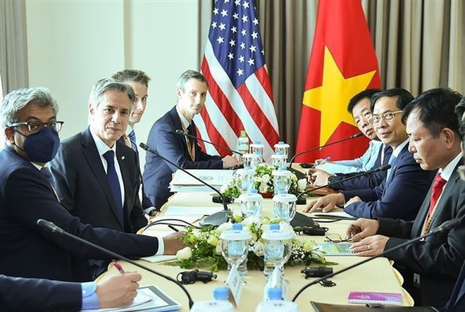 越南外长裴青山出席第29届东盟地区论坛 会见多国外长 ảnh 1 越南外长裴青山出席第29届东盟地区论坛 会见多国外长 ảnh 1