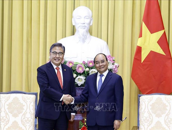 韩国外长朴振:越南国家主席阮春福的访问标志着越韩关系的重大转折点 ảnh 2 韩国外长朴振:越南国家主席阮春福的访问标志着越韩关系的重大转折点 ảnh 2