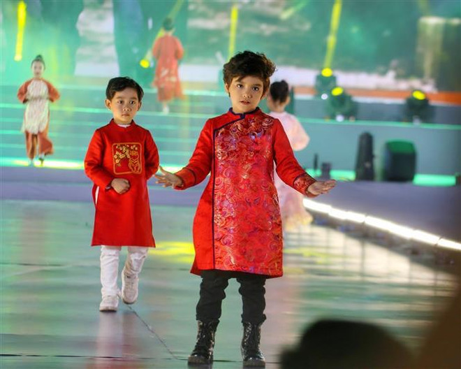 2022年河内旅游奥黛节：从“文化大使”到“旅游大使” ảnh 1