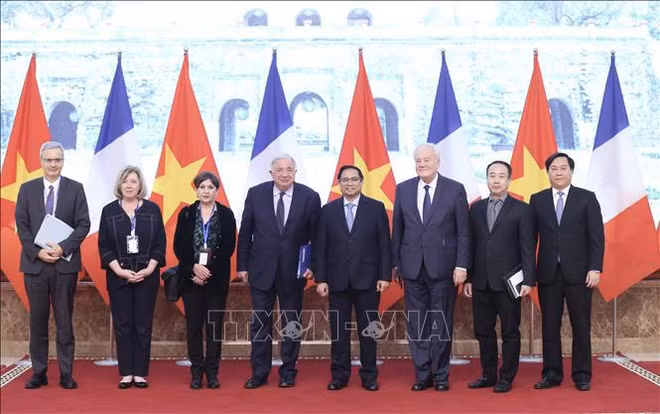 越南政府总理范明政会见法国参议院议长热拉尔·拉尔歇 ảnh 1