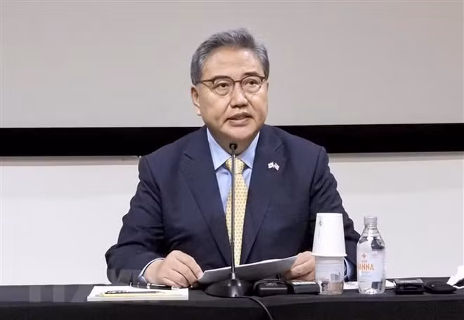 韩国外长朴振:越南国家主席阮春福的访问标志着越韩关系的重大转折点 ảnh 1 韩国外长朴振:越南国家主席阮春福的访问标志着越韩关系的重大转折点 ảnh 1
