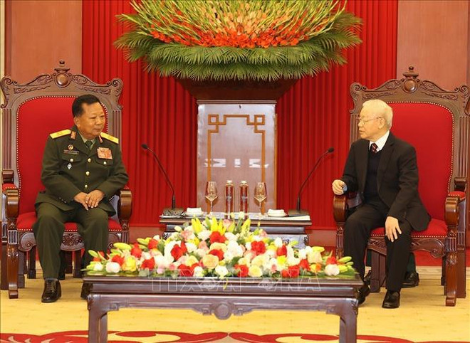 越南领导人会见老挝政府副总理兼国防部长 ảnh 1 越南领导人会见老挝政府副总理兼国防部长 ảnh 1