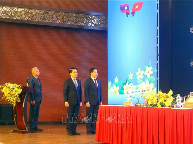 越老边境村寨模范村长法律政策宣传教育会议在乂安省举行 ảnh 1 越老边境村寨模范村长法律政策宣传教育会议在乂安省举行 ảnh 1