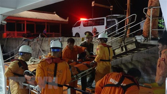 庆和省及时将在海上受重伤的外籍船员送上岸提供治疗 ảnh 1 庆和省及时将在海上受重伤的外籍船员送上岸提供治疗 ảnh 1